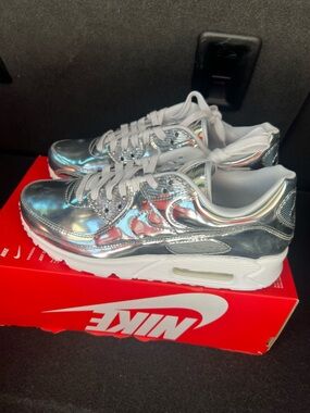 Nike WMNS Air Max 90 Metallic Chrome CQ6639-001 Women's Size 9.5/8M No Lid!